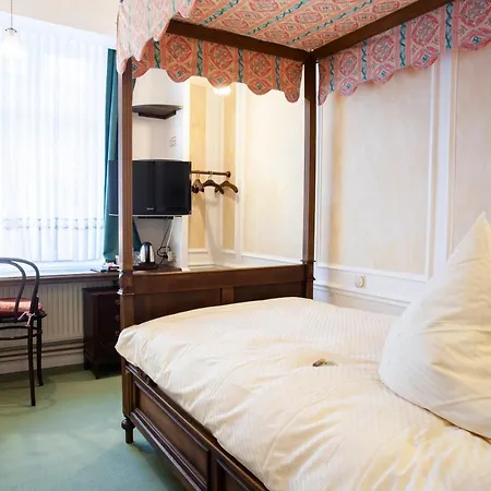 Goldener Loewe Hotel 2*